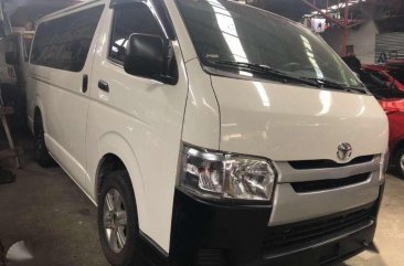 2017 Toyota Hiace Commuter 3000L White Manual Shift