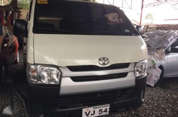 Diesel 2017 TOYOTA Hiace Commuter 30 Manual White