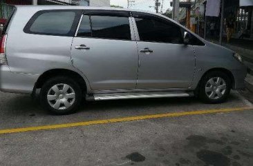 SELLING Toyota Innova J 2010