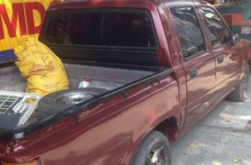 SELLING Toyota Hilux 95model