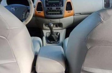 SELLING TOYOTA Innova G 2010