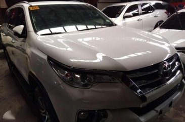 2018 Toyota Fortuner 2.4G 4x2 manual diesel newlook WHITE