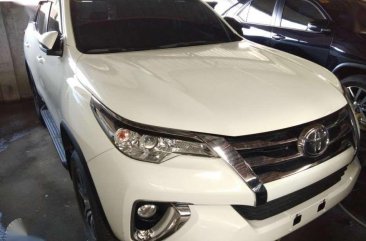 2018 Toyota Fortuner 2.4G 4x2 diesel manual newlook WHITE