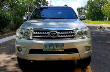 2010 TOYOTA Fortuner G 2.5 A/T Diesel Engine Top of the Line