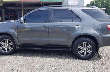 Top of the line Toyota Fortuner 2009 V variant 4x4