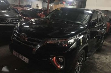 TOYOTA Fortuner 2.4 V 4x4 2017 Automatic Black