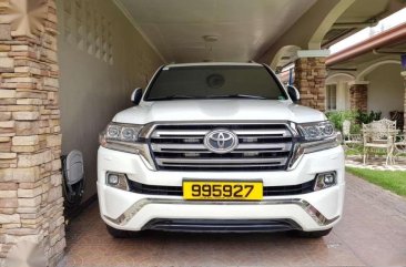 2017 Toyota Land Cruiser series 200 Dubai Version "full options"