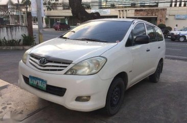 SELLING TOYOTA Innova j d4d 2009