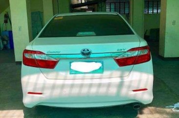 Toyota Camry 2012 2.5V Pearl White Low Mileage