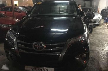 TOYOTA Fortuner 2.4 V 4x4 2017 Automatic Black - 1st owned