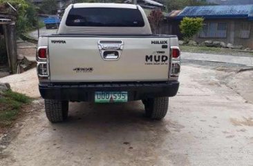 Selling Toyota Hilux G 4x4 Manual tranny 2012 