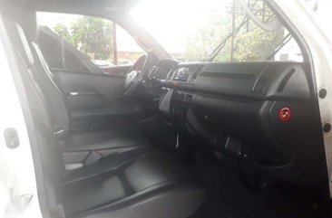 Toyota Hiace Commuter 2018 White-Located at Quezon City