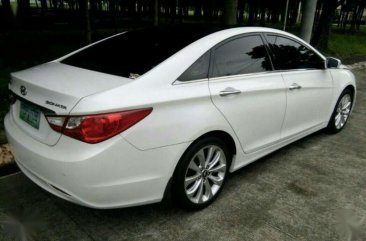 2011 Hyundai Sonata (Top of the line)