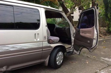 2002 TOYOTA Hiace Super Grandia Local Manual Transmission