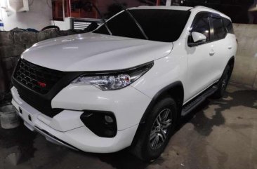 2018 Toyota Fortuner 2.4G 4x2 diesel automatic newlook trd pearl white