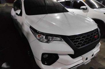 2018 Toyota Fortuner 2.4G 4x2 diesel automatic newlook trd pearl white