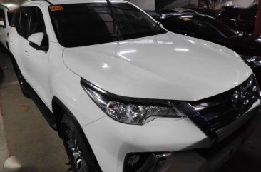 2018 Toyota Fortuner 2.4G 4x2 manual diesel newlook pearl white