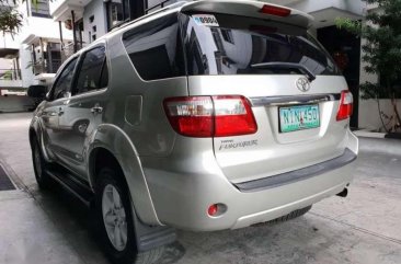 2011 Toyota Fortuner g gas FOR SALE