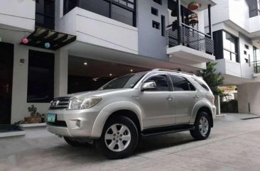 2011 Toyota Fortuner g gas FOR SALE