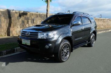 2011 Toyota Fortuner V Php878,000 Accepts Trade in