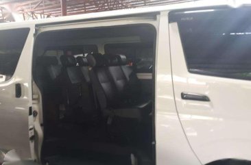 Toyota Hiace Commuter 2017 White-Located at Quezon City