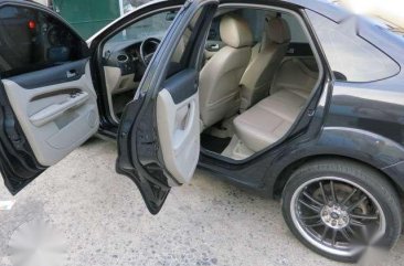 2011 FORD FOCUS - no dent or scratches . AT 