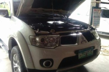 SELLING MITSUBISHI Montero sports gtv 2012 