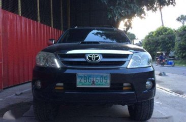 SELLING TOYOTA FORTUNER 2005V 4x4