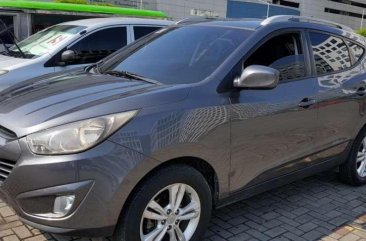 Hyundai Tucson 2011 model gas manual