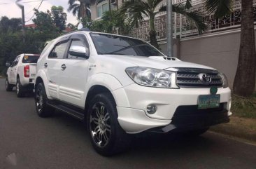 2011 TOYOTA Fortuner V 4x4 Diesel 200T worth of accessories