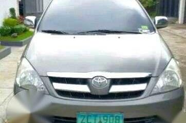 TOYOTA Innova g 2006 model gas top of the line