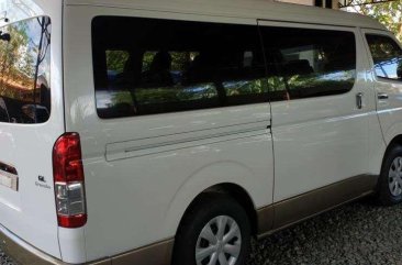 2017 Toyota Hiace Grandia GL 3.0 Manual Diesel White Pearl Two Toned