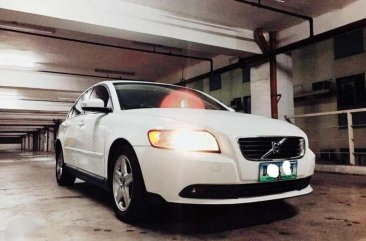 2009 Volvo S40 White on black A/T 5 cylinder 2.4L