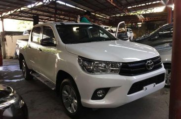Toyota Hilux 2.5 G 4x2 manual 2016 model