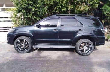 Toyota Fortuner V 2012mdl 4x4 automatic top of the line