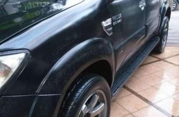 SELLING TOYOTA Hilux 2011