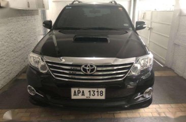 2015 Toyota Fortuner V diesel 4x2 black edition