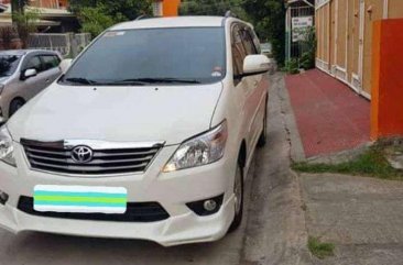 2012 Toyota INNOVA G AT halos bago pa cond lady owned
