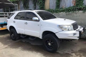 SELLING TOYOTA Fortuner V