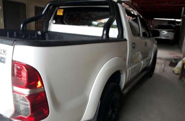 Selling TOYOTA Hilux 4x2 2015 model