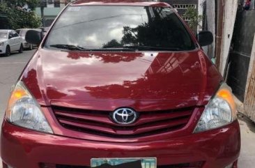 Toyota INNOVA E Color Red Blaze Model 2010 /D4-D