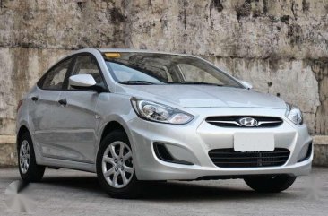 2015 HYUNDAI ACCENT : AT . like new . super fresh 