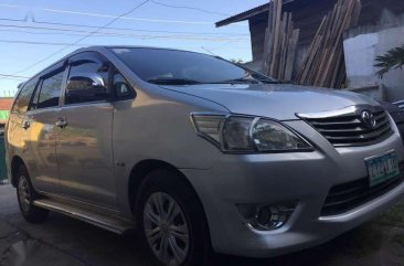 SELLING TOYOTA Innova 2010