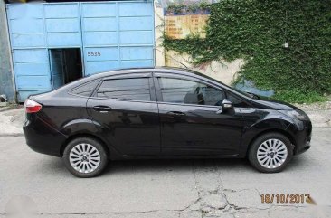 2012 FORD FIESTA - very NICE condition . AT . nothing to fix