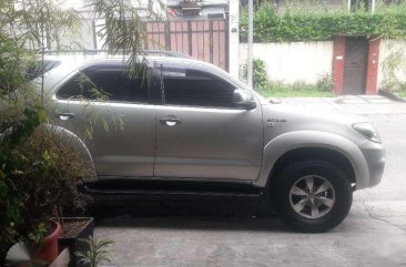 2005 TOYOTA Fortuner V 4x4 Matic Diesel FOR SALE