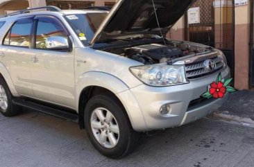 For sale TOYOTA Fortuner 2009 v 4x4 matic diesel