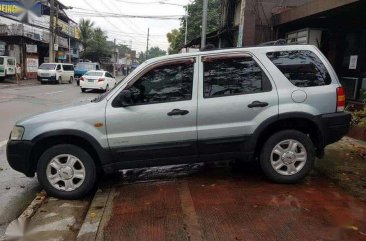 2005 FORD ESCAPE XLS - automatic transmission . all power 