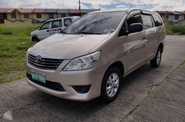 Toyota Innova E 2012 FOR SALE