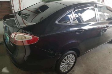 2011 FORD FIESTA - super glossy black . AT