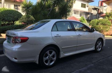 2011 Toyota Corolla sedan altis 16V pearl white